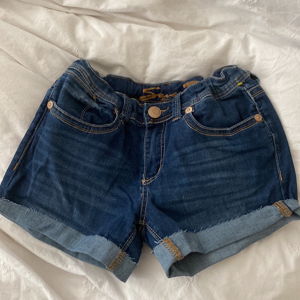 Blue jean shorts with pink painted detail on back pocket